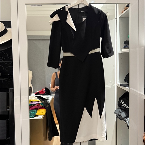 Unique brand new dress - Picture 5 of 8